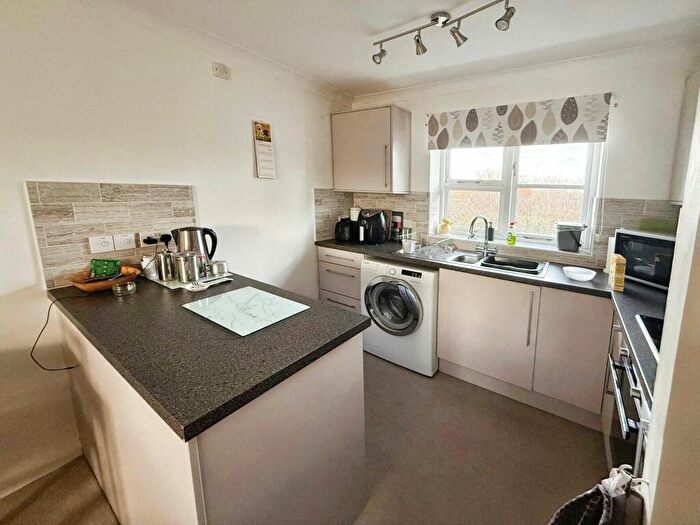 2 Bedroom Flat To Rent In Abbots Court, Basildon, SS15