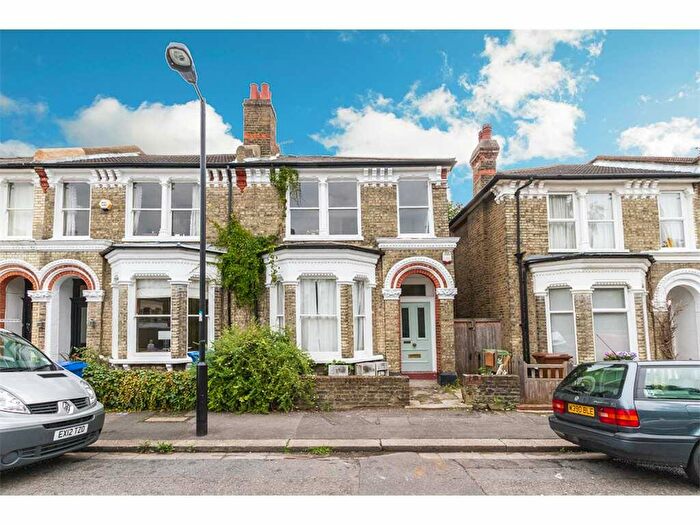 Studio To Rent In Kelmore Grove, SE22