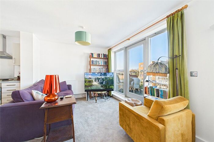 1 Bedroom Flat For Sale In Felix Court, Warner Road, London, SE5