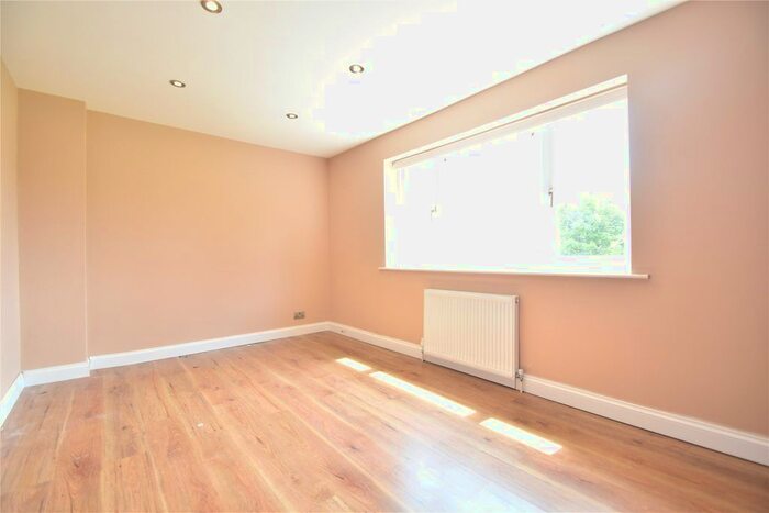 4 Bedroom Semi-Detached House To Rent In Clarefield Drive, Maidenhead, Berkshire, SL6