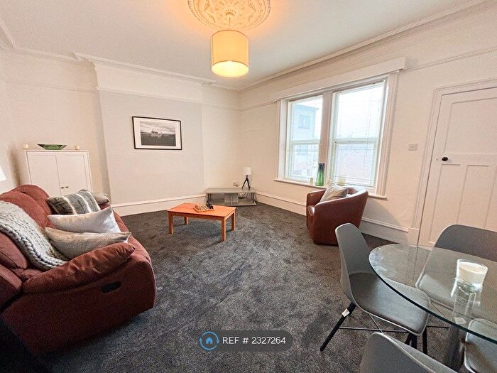 2 Bedroom Flat To Rent In Wingrove Road, Newcastle Upon Tyne, NE4