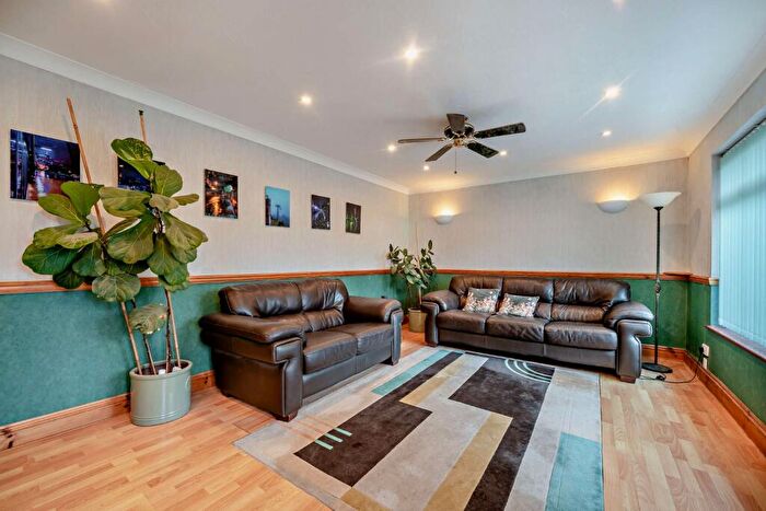 4 Bedroom Detached House For Sale In Southend Road, Bradfield Southend, Berkshire, RG7