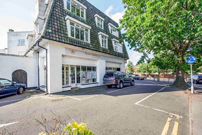 3 Bedroom Apartment To Rent In Weybridge, Surrey, KT13