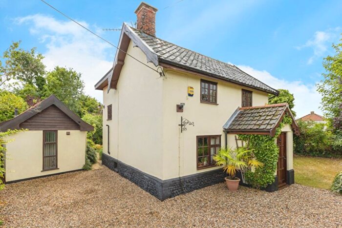 4 Bedroom Detached House For Sale In Hargham Road, Attleborough, Norfolk, NR17