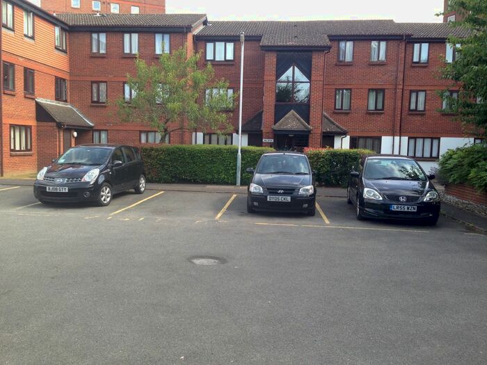 1 Bedroom Flat To Rent In Gade Close, Hayes, UB3