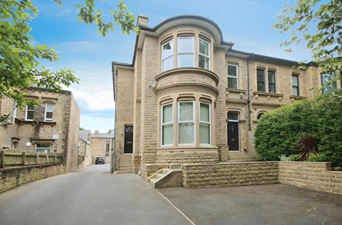2 Bedroom Flat To Rent In Gledholt Road, Huddersfield, HD1