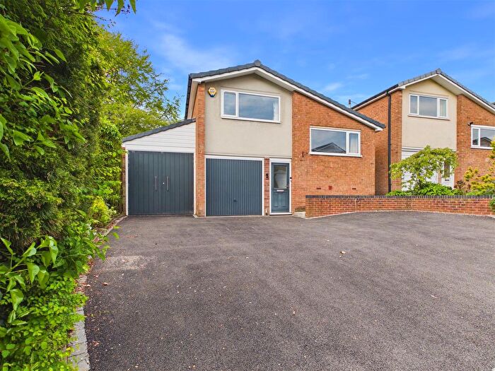 3 Bedroom Detached House For Sale In Derwent Road, Dronfield, S18