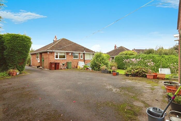 3 Bedroom Detached Bungalow For Sale In Grove Avenue, Hemsworth, Pontefract, WF9