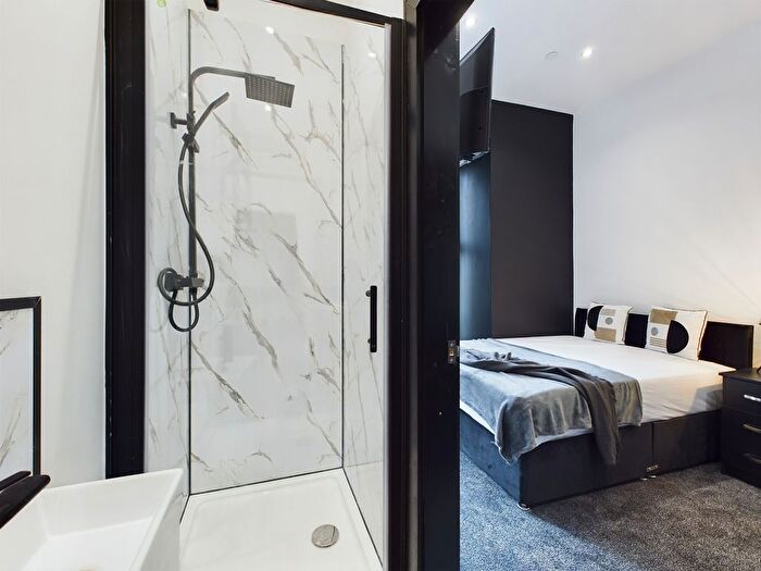 10 Bedroom Terraced House To Rent In Christina Street, Swansea, SA1