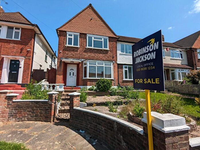 3 Bedroom End Of Terrace House For Sale In Conisborough Crescent, Catford, London, SE6