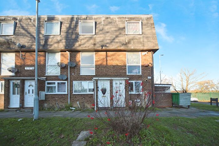 2 Bedroom Maisonette For Sale In Copenhagen Close, Luton, LU3