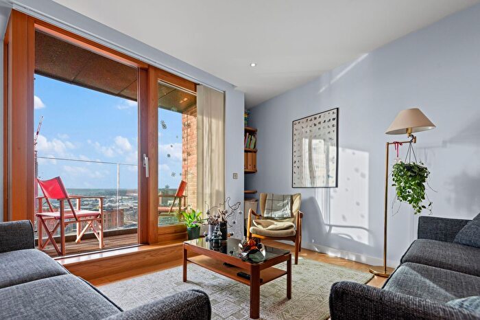 2 Bedroom Flat For Sale In Candle House, Leeds City Centre, LS1