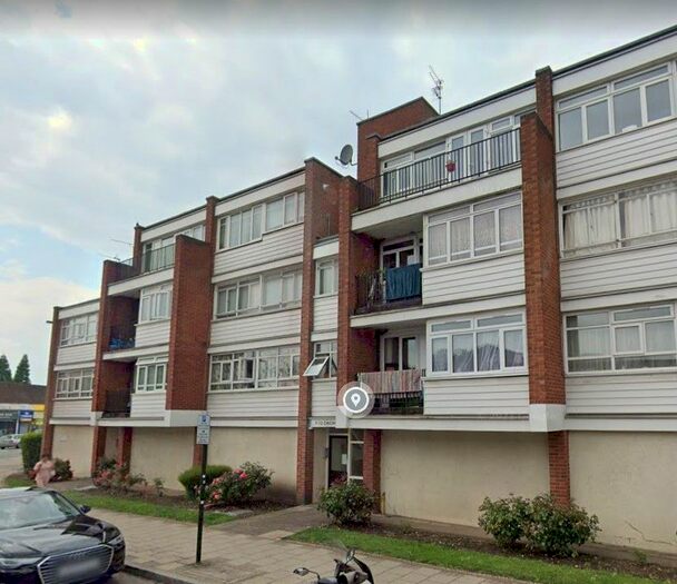 Studio To Rent In Chichester Court, Whitchurch Lane, Edgware, Greater London, HA8