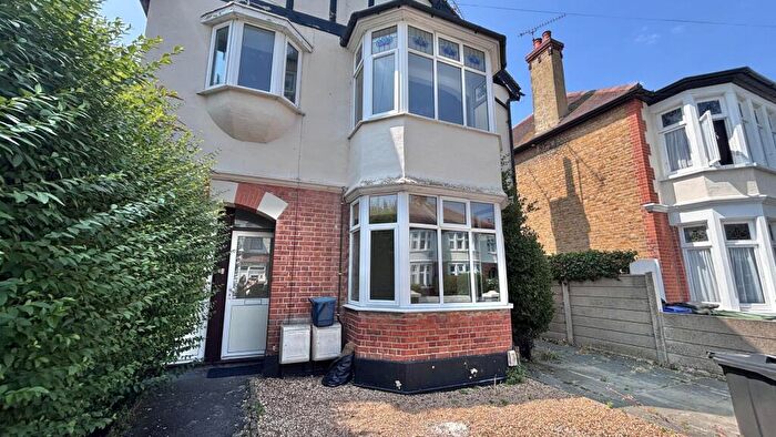 1 Bedroom Flat To Rent In Albion Road, Westcliff-on-Sea, SS0