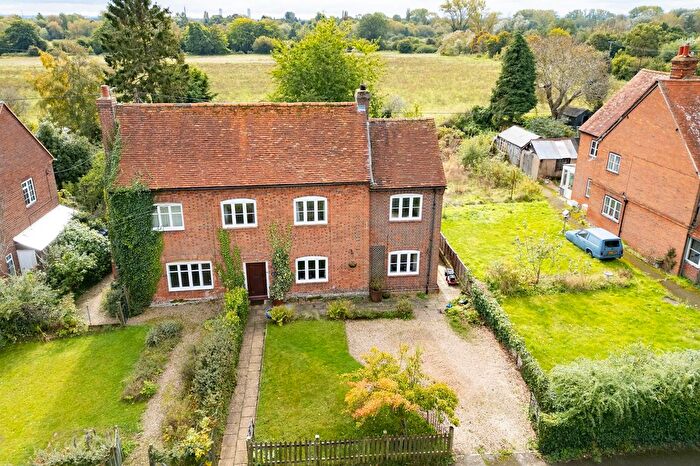 4 Bedroom Semi-Detached House For Sale In High Street, Culham, OX14
