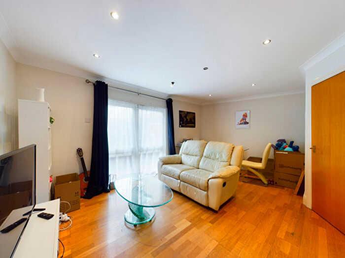 1 Bedroom Flat To Rent In Peninsula Court, East Ferry Road, E14