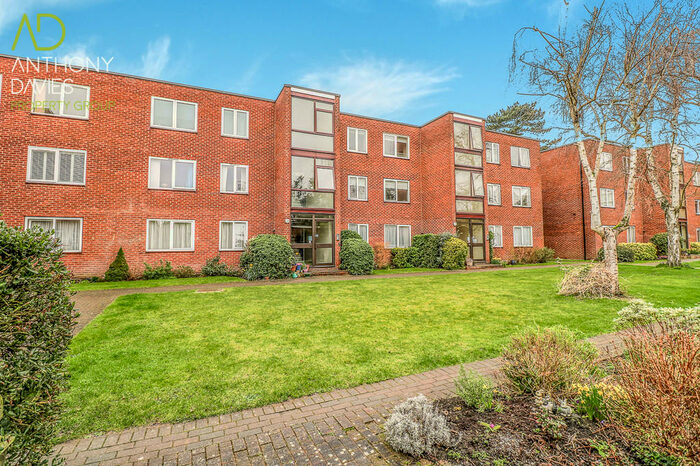 2 Bedroom Apartment To Rent In Eversley Lodge, Hoddesdon, EN11