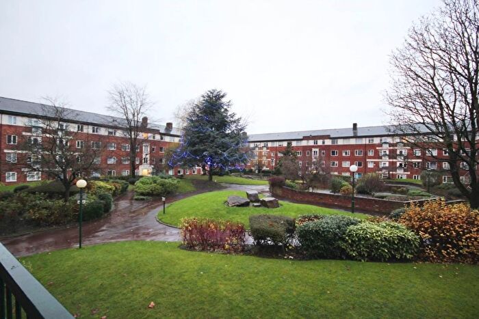 2 Bedroom Flat To Rent In Eccles New Road, Salford, M5