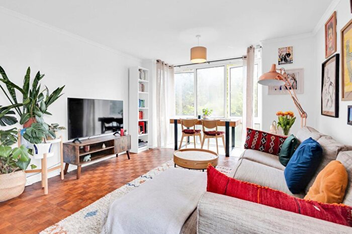 2 Bedroom Flat For Sale In Earls Avenue, Folkestone, CT20