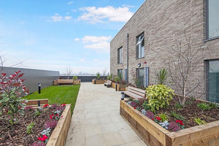 2 Bedroom Flat For Sale In High Road, Goodmayes, Ilford, IG3