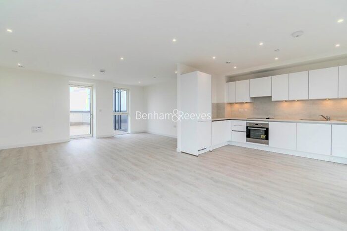 2 Bedroom Flat To Rent In High Street Quarter, Hounslow, TW3