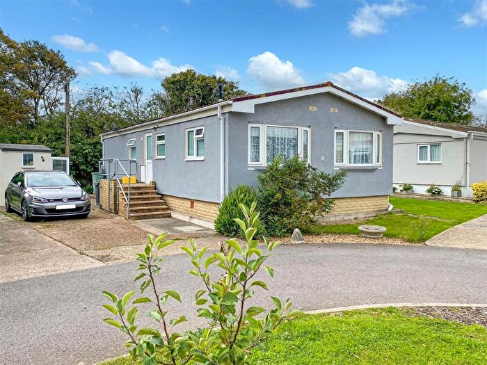 2 Bedroom Park Home For Sale In Harbour View Park, Rope Walk, Littlehampton, BN17