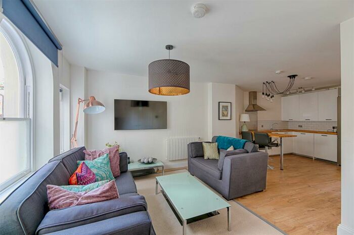 2 Bedroom Apartment To Rent In High Street, Ware, SG12