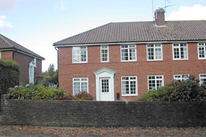 2 Bedroom Flat To Rent In New England Road, Haywards Heath, RH16