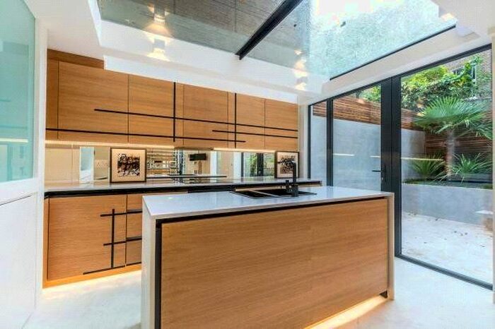 2 Bedroom Flat To Rent In Hereford Road, Bayswater, London, W2