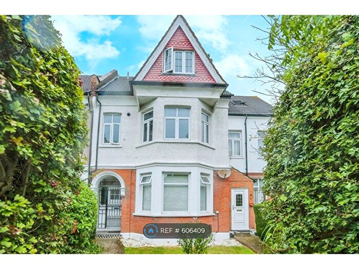 2 Bedroom Maisonette To Rent In Croydon Road, London, SE20