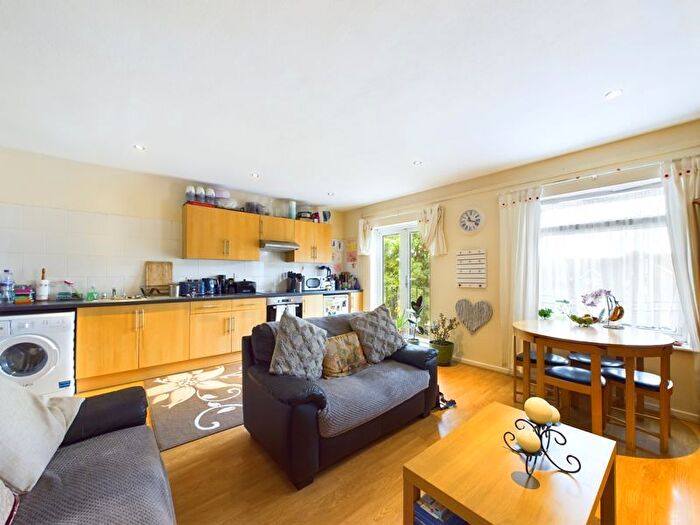 2 Bedroom Flat To Rent In Town End, Caterham, CR3