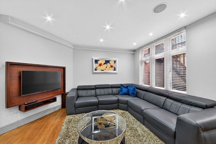 2 Bedroom Flat For Sale In York Buildings, London, WC2N