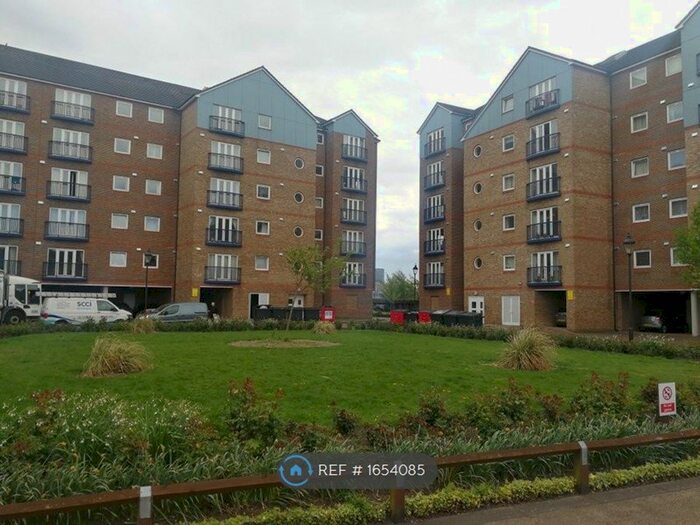 2 Bedroom Flat To Rent In Argent Court, Grays, RM17
