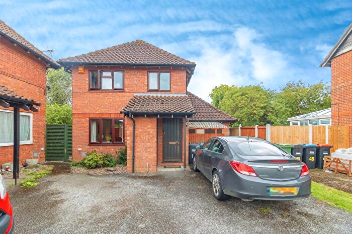 3 Bedroom Detached House For Sale In Lichfield Down, Walnut Tree, Milton Keynes, MK7