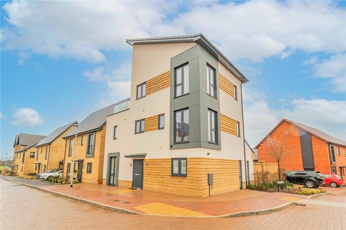 4 Bedroom Detached House To Rent In Goodwood Crescent, Crowthorne, RG45