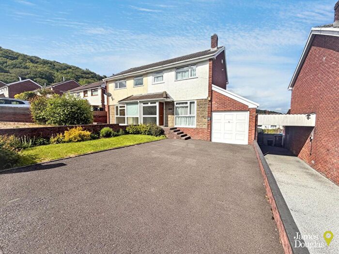 3 Bedroom Semi-Detached House For Sale In Lan Close, Graigwen, Pontypridd, CF37