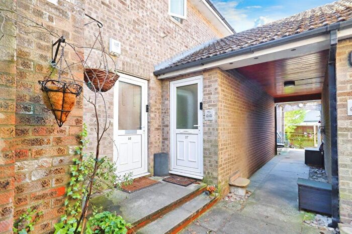 1 Bedroom Apartment For Sale In Manor House Croft, Leeds, LS16