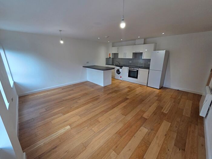 2 Bedroom Flat To Rent In Rothesay Road, Luton, LU1