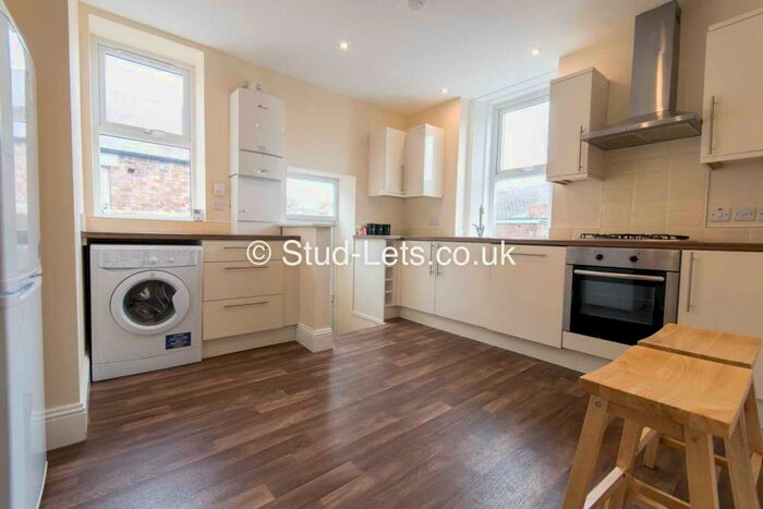 3 Bedroom Maisonette To Rent In Brighton Grove, Fenham, Newcastle Upon Tyne, NE4
