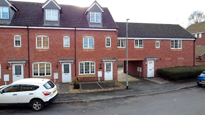 3 Bedroom Town House For Sale In Barker Round Way, Burton-On-Trent, DE14