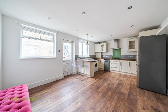 2 Bedroom Flat For Sale In Gladstone Road, Croydon, CR0