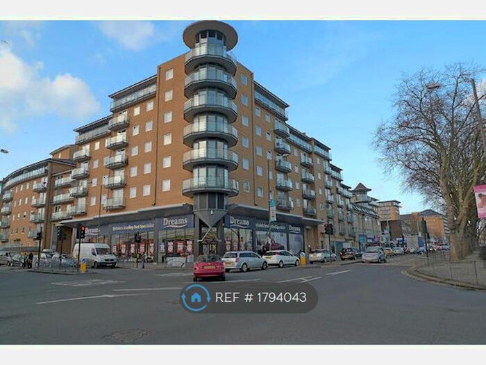 2 Bedroom Flat To Rent In High Street, Feltham, TW13