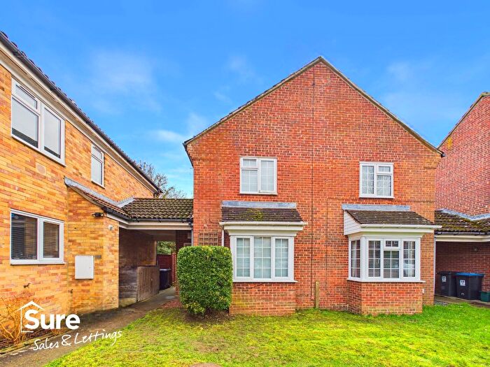 1 Bedroom Link Detached House For Sale In The Shrubbery, Hemel Hempstead, Hertfordshire, HP1