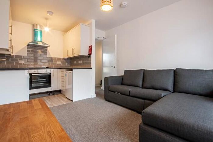 4 Bedroom Flat To Rent In Sienna Gardens, Edinburgh, EH9