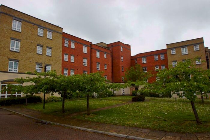 2 Bedroom Flat To Rent In Holyhead Mews, Slough, SL1