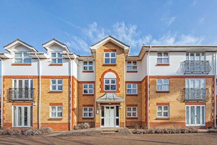 1 Bedroom Flat To Rent In Rosebank Close, Teddington, TW11