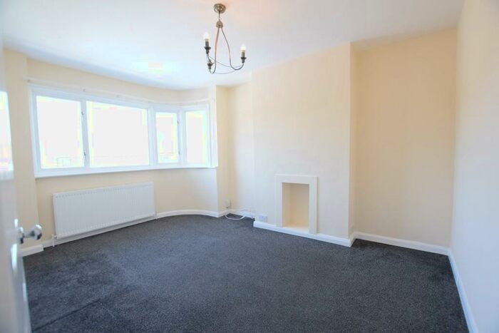 2 Bedroom Maisonette To Rent In Fullwell Avenue, Barkingside, IG5