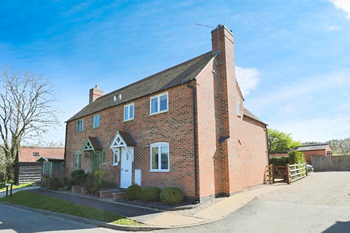 3 Bedroom Semi-Detached House For Sale In Pigeon Green, Snitterfield, Stratford-Upon-Avon, CV37