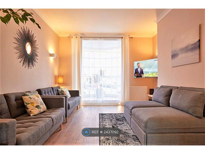 2 Bedroom Maisonette To Rent In Hotwell Road, Bristol, BS8