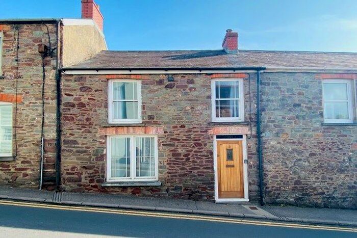 2 Bedroom Property To Rent In Wogan Street, Caerfyrddin, SA33
